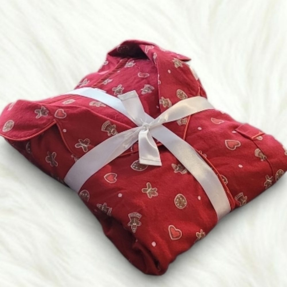🎁 Holiday Themed Pajama Set